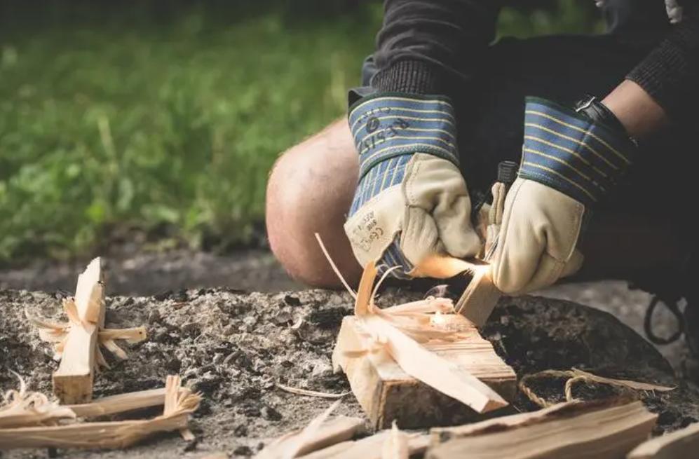 古代用火石取火视频,古代火镰燧石取火方法