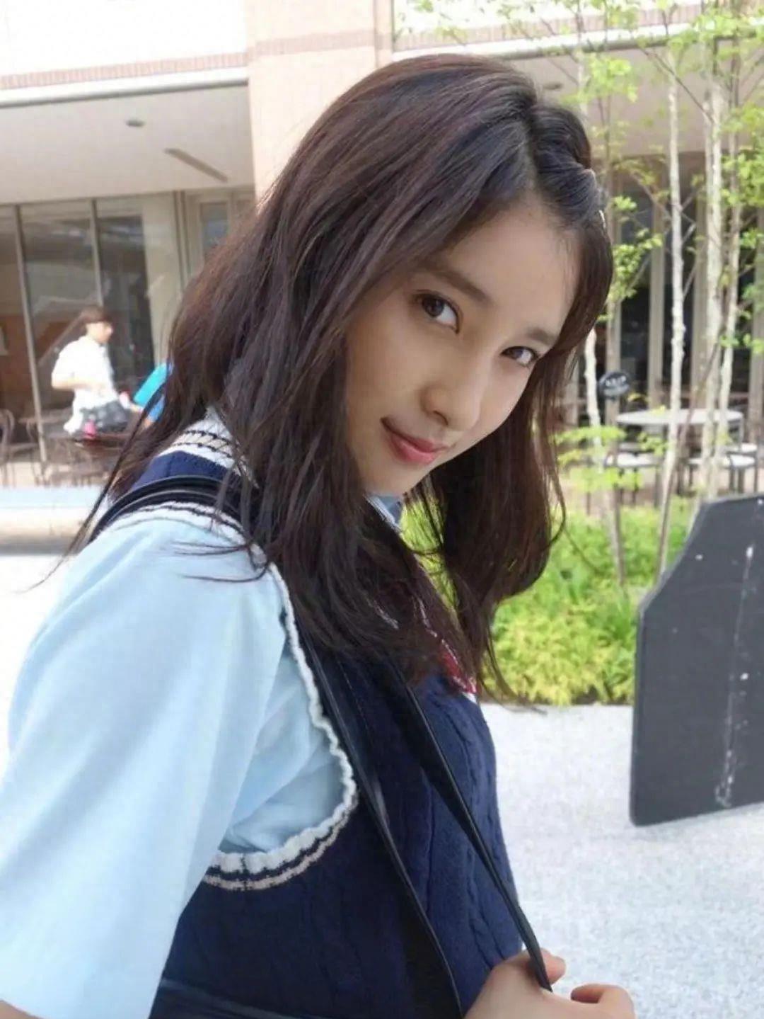 还记得《哥哥太爱我》的妹妹土屋太凤吗？她当妈妈啦！