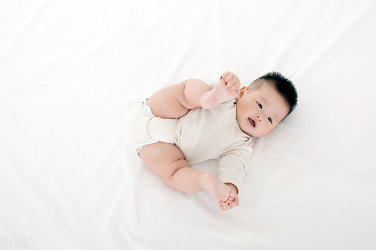 宝宝吃手挨打,宝宝吃手挨揍