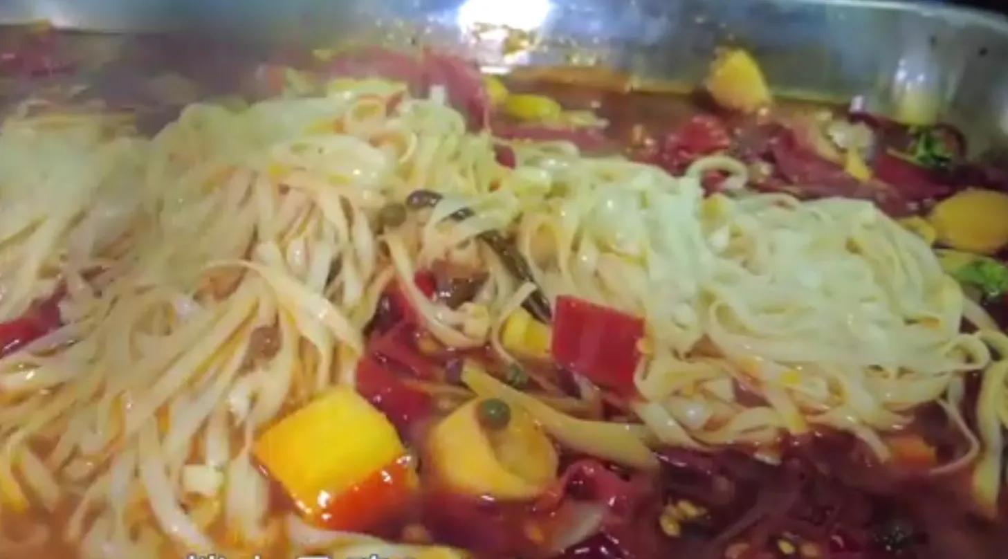 来万州吃一次正宗万州烤鱼,万州烤鱼什么味道正宗好吃