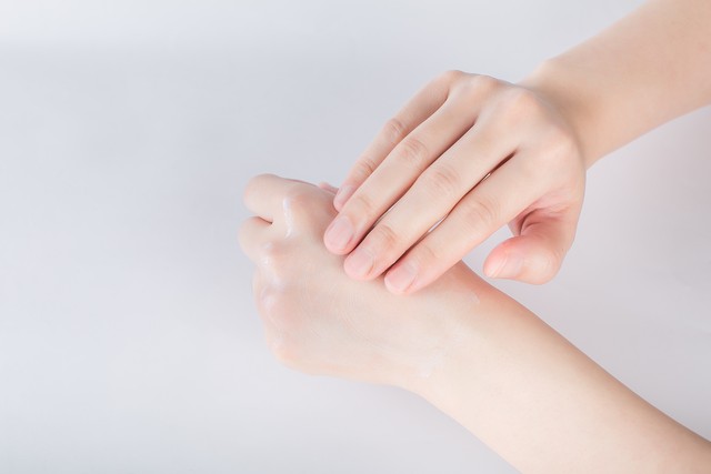 祛色斑导致脸上有白斑,皮肤上起白斑黑斑是什么原因