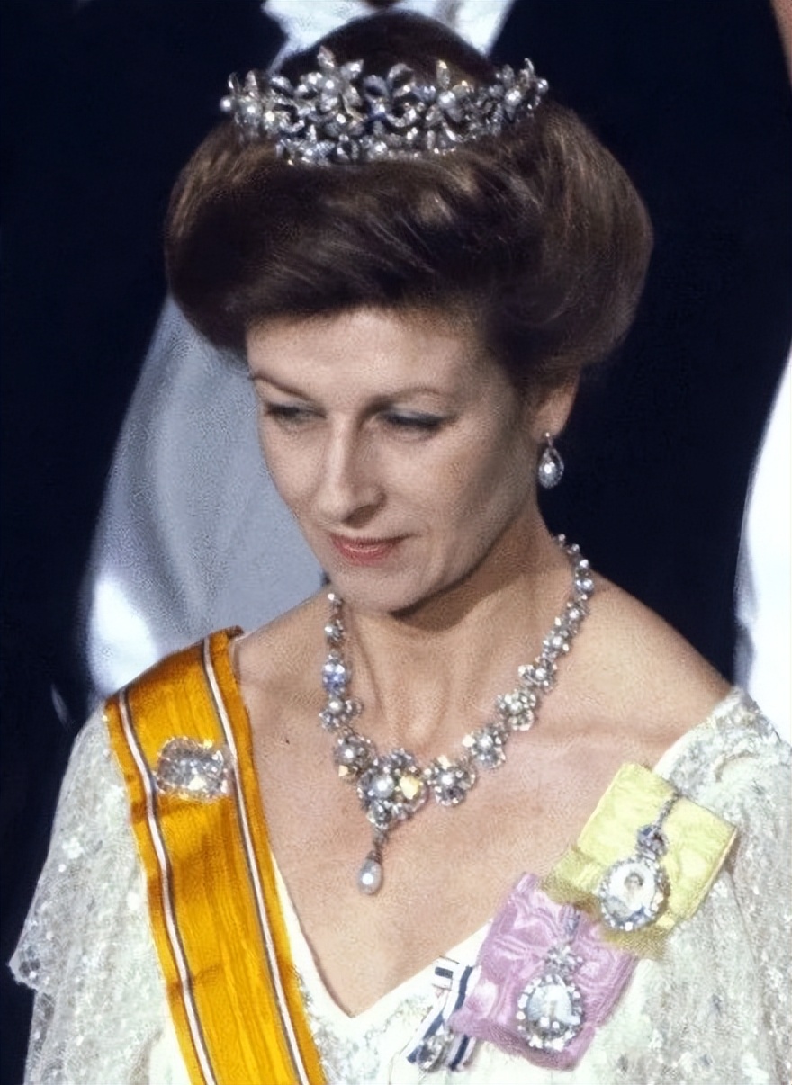 菲利普亲王与蓝血公主啥关系,伊丽莎白二世女王的堂妹