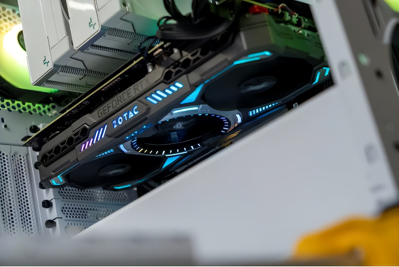 xpg白色机箱,xpg白色和金色