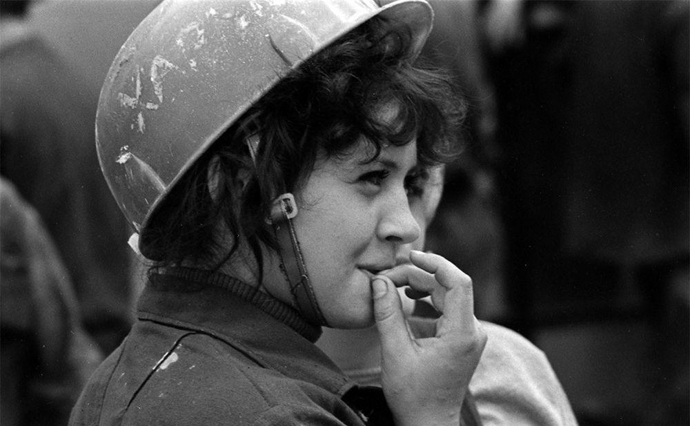 亚速钢铁厂有多少职工,亚速钢铁厂工人