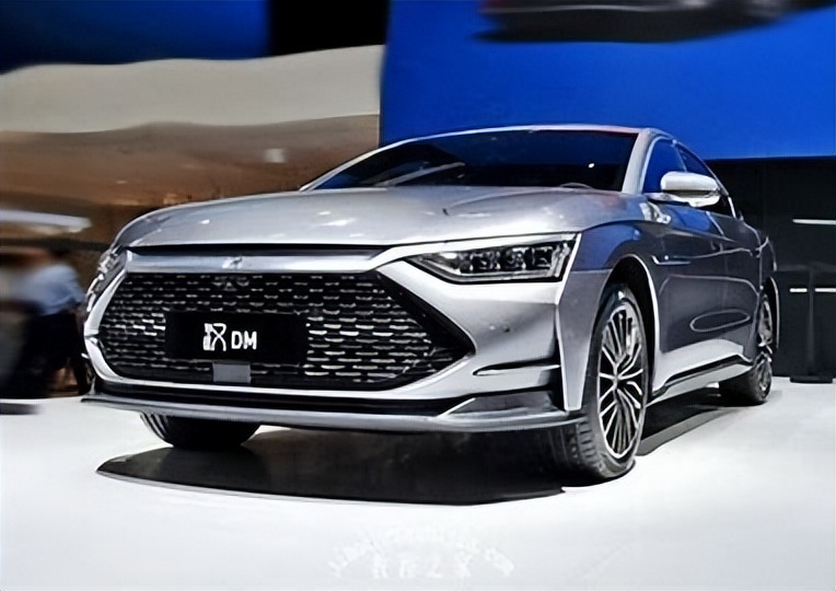 年轻人买二手车会被人瞧不起吗,买二手车真的很不靠谱吗