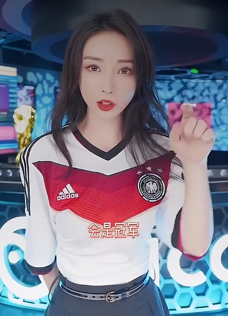 比柳岩“漫画腿”更吸睛的是包身装对比德国战车装优势太明显