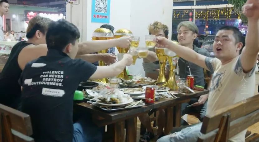 烧烤装修风格烟火气,精酿啤酒烧烤装修风格