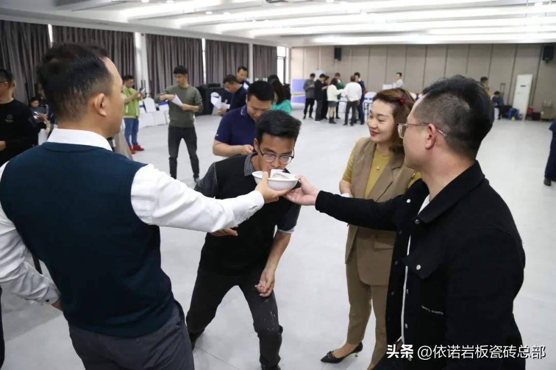 品牌岩板瓷砖加盟店有哪些,瓷砖加盟品牌强牌陶瓷