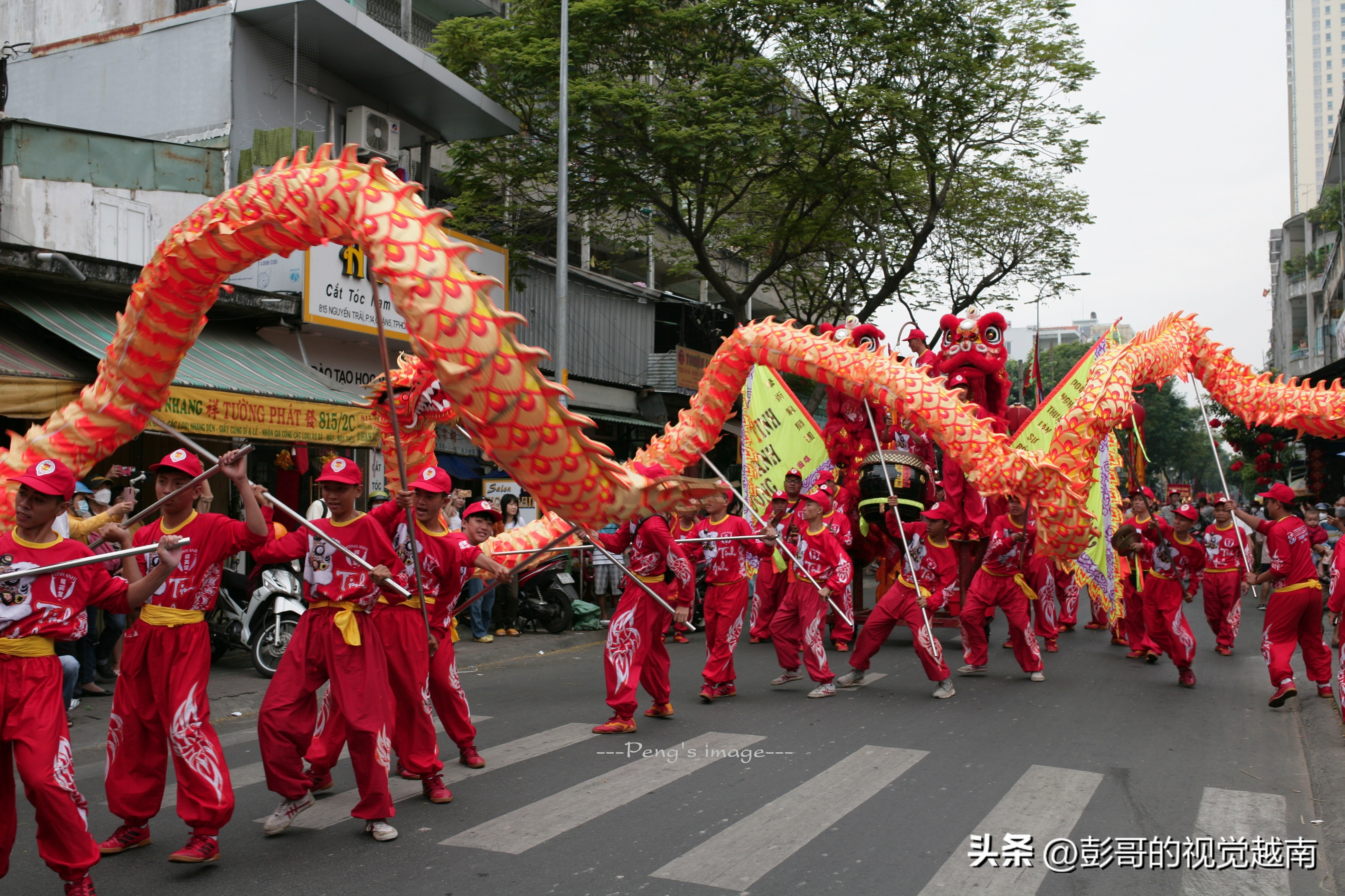 越南西貢華人的【恭請關聖帝君聖駕出遊】活動。
