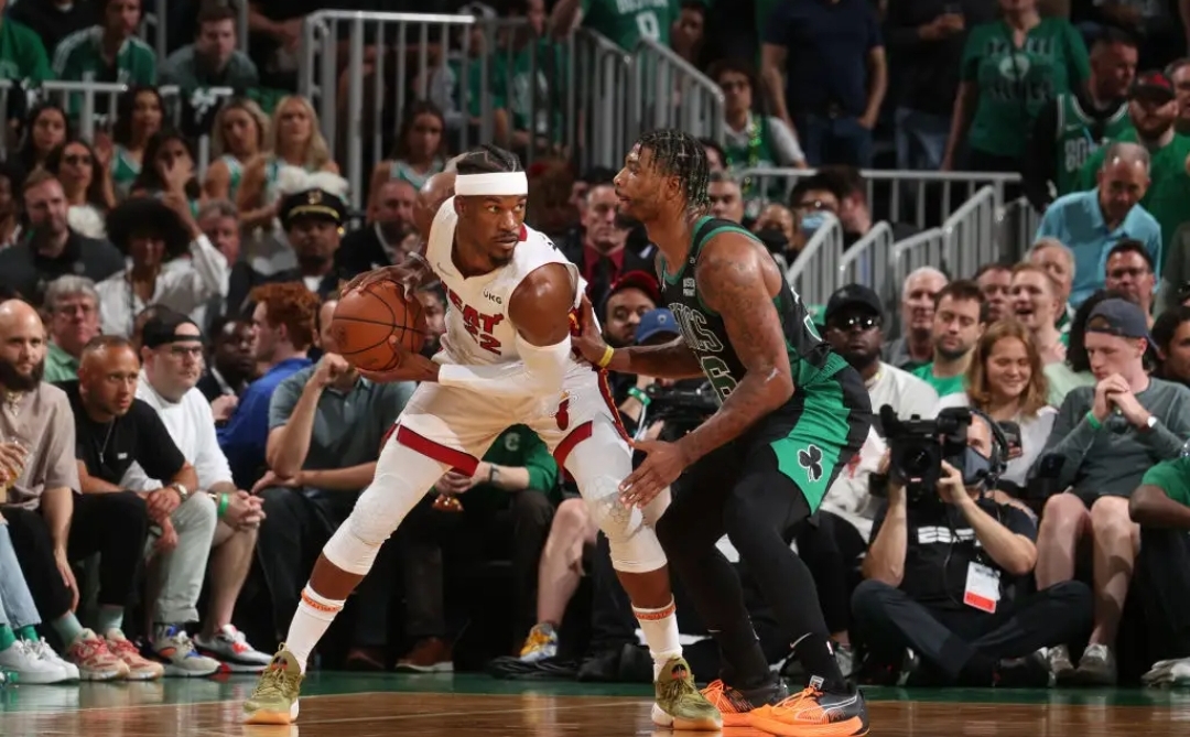 美媒评价库里历史排名,美媒评价历史最强首发史蒂芬库里