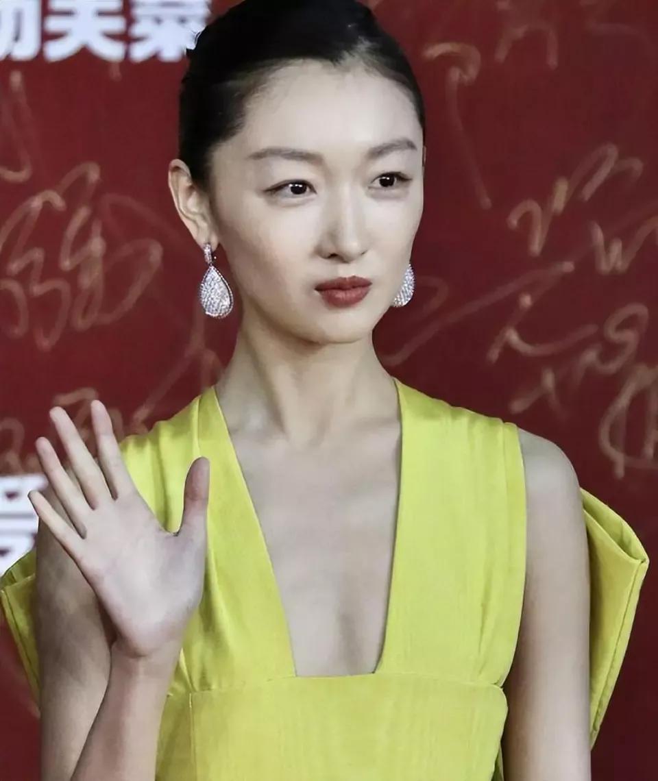 周冬雨面相分析,周冬雨早期后期面相