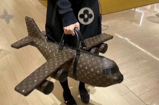 12000块钱买的包是假货,12000的垃圾袋包包