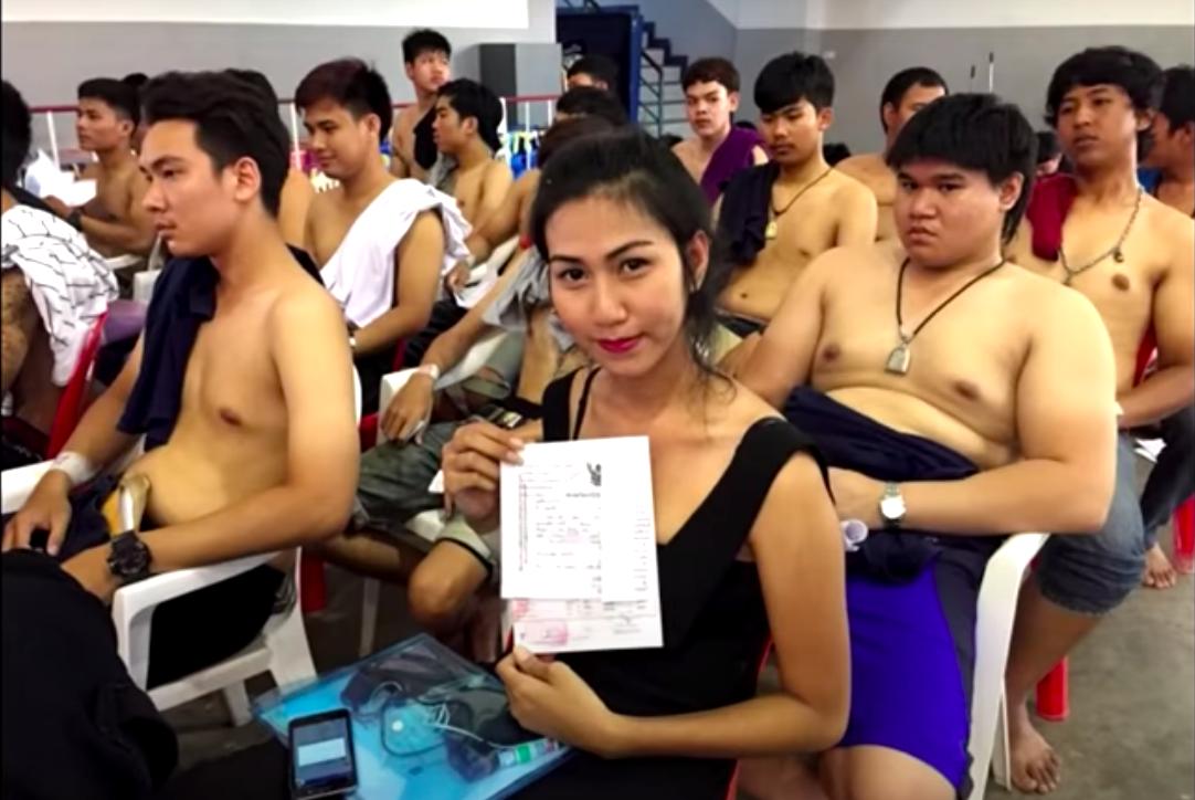 泰国小伙变性隆胸逃兵役,泰国男人做变性手术逃兵役