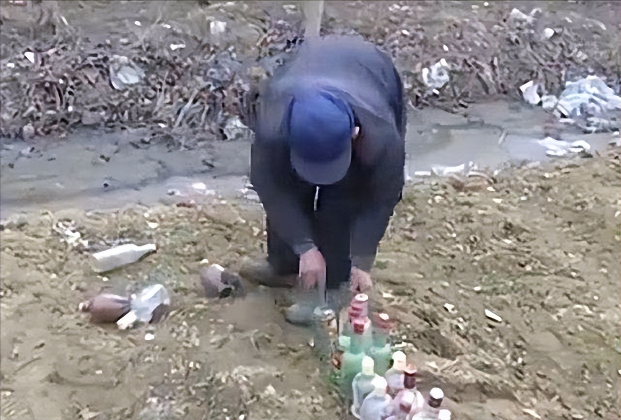 山东66岁老人自办活人出殡,山东省一位66岁老人办活人葬礼