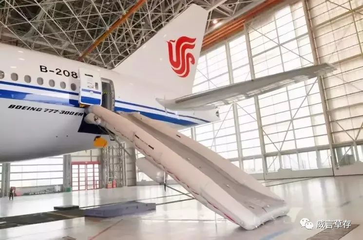 飞机逃生通道座位怎么选,飞机逃生指南