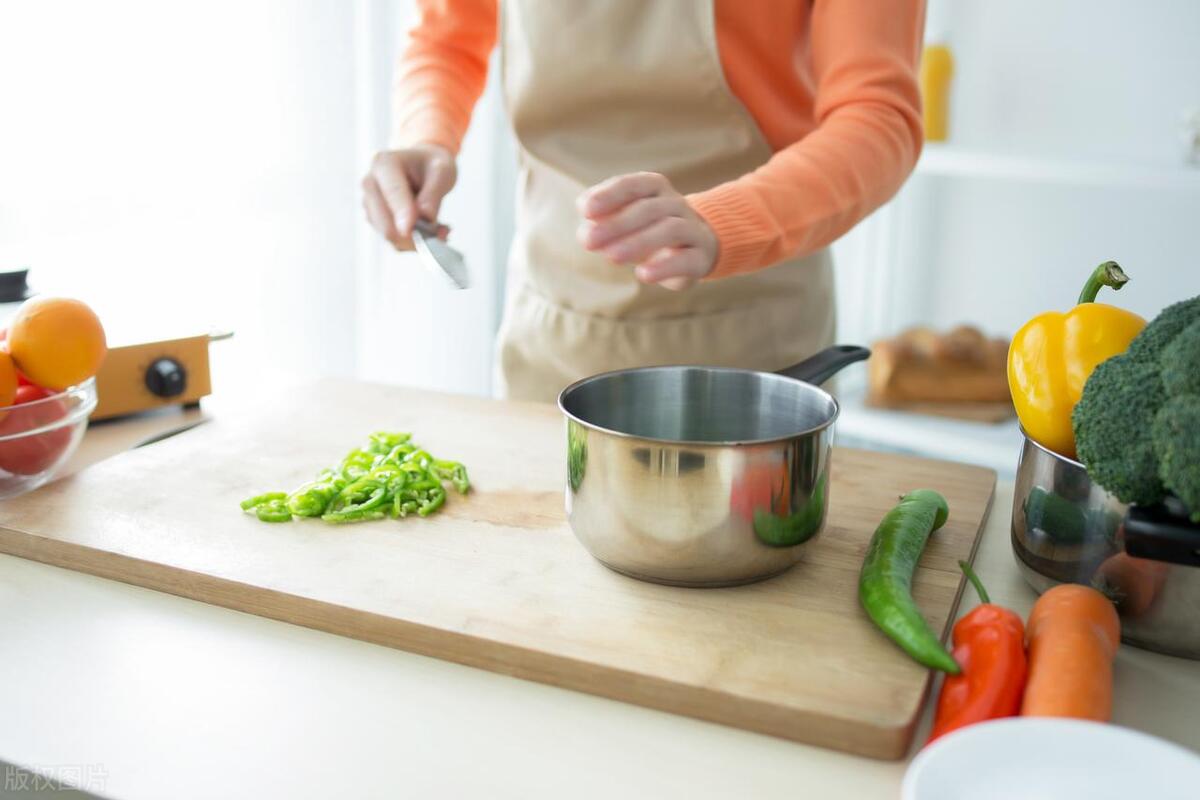 中老年人身上长白癜风,老年白癜风治疗方法