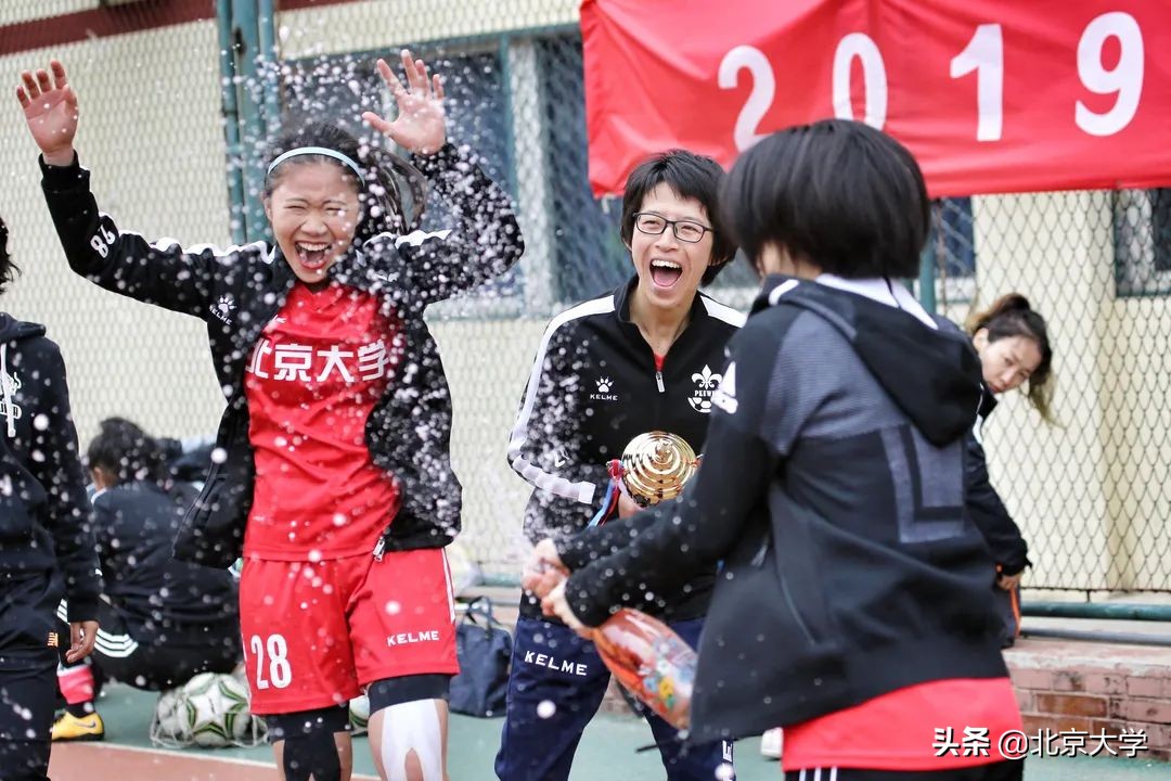 北大女足又酷又飒,北大女足啦啦队