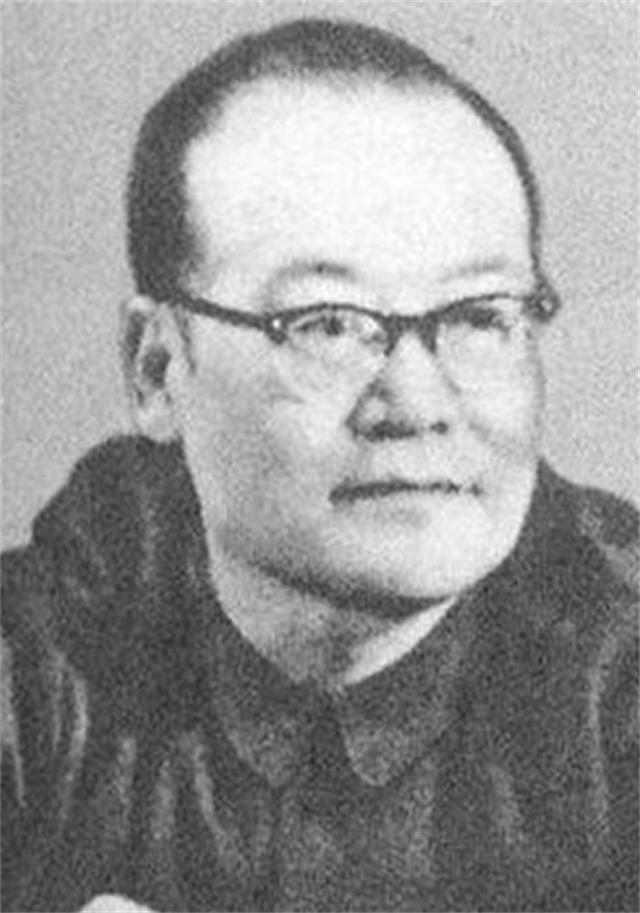 1976年毛主席逝世,*东兴汪**建议在悼词加上几点,*国锋华**听后:同意