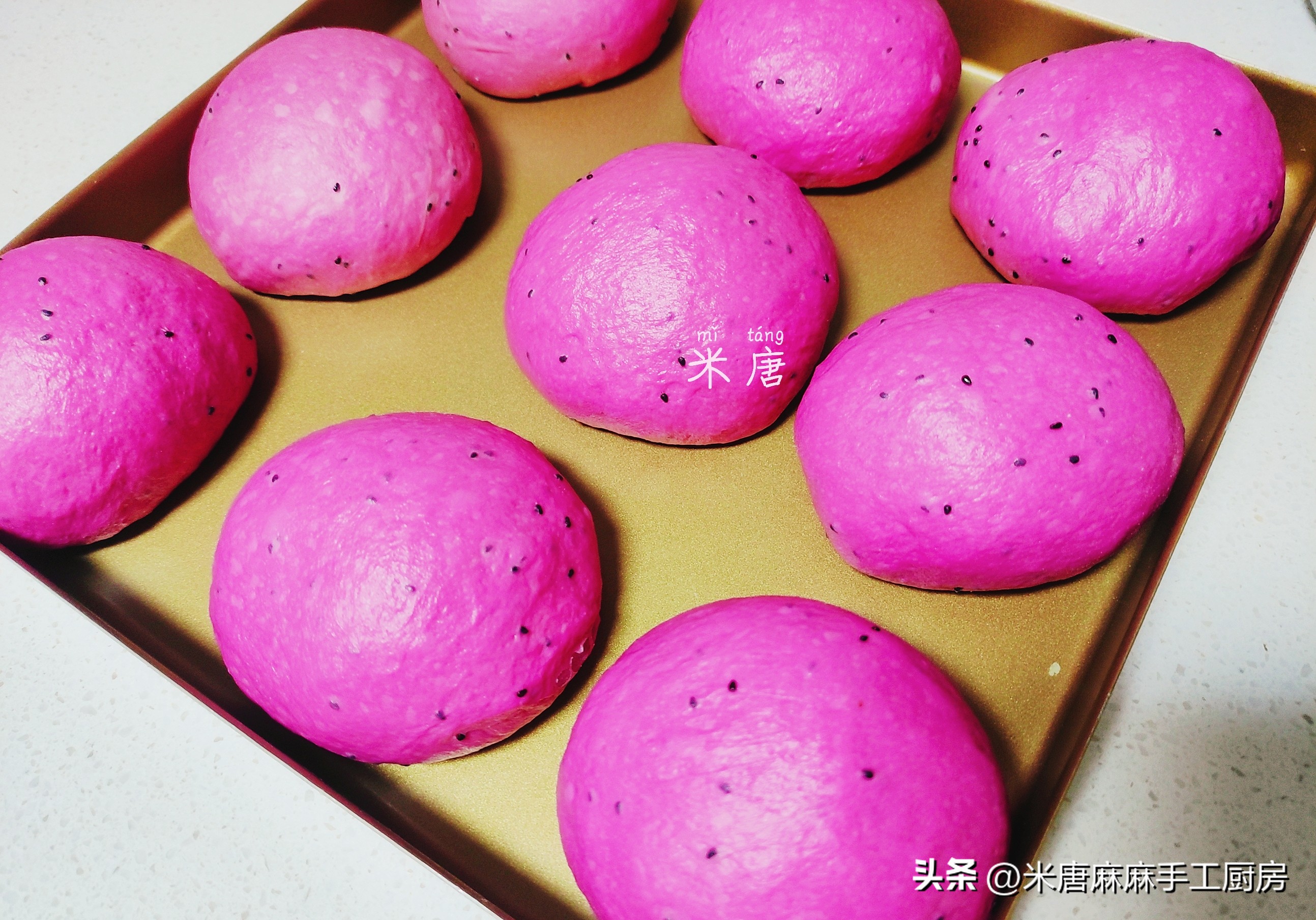 米唐麻麻玩转面团：#吐司日记#火龙果蔓越莓乳酪吐司