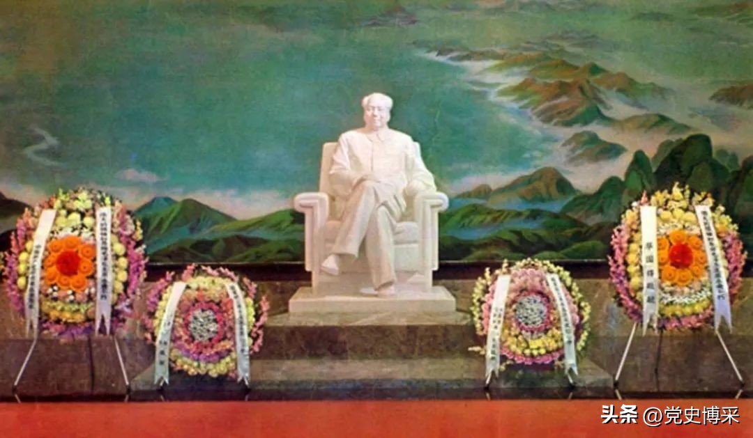 毛主席纪念堂落成始末，“坐南朝北”有什么特殊寓意？