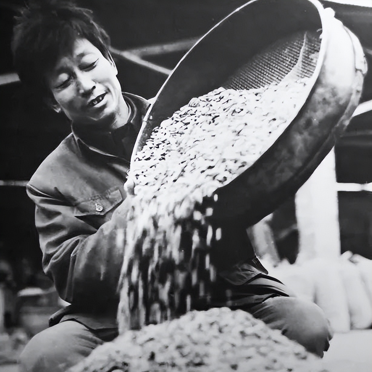 年广久触犯的罪名是什么,年广久欠银行多少钱被判刑