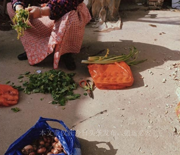 堂哥手断了，我带1000元去看望他，他把钱扔到一边“拿30万给我”