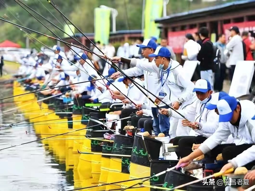 钓鱼常用的碳素鱼竿有哪些潜在隐患？碰到高压电线瞬间化为碳丝