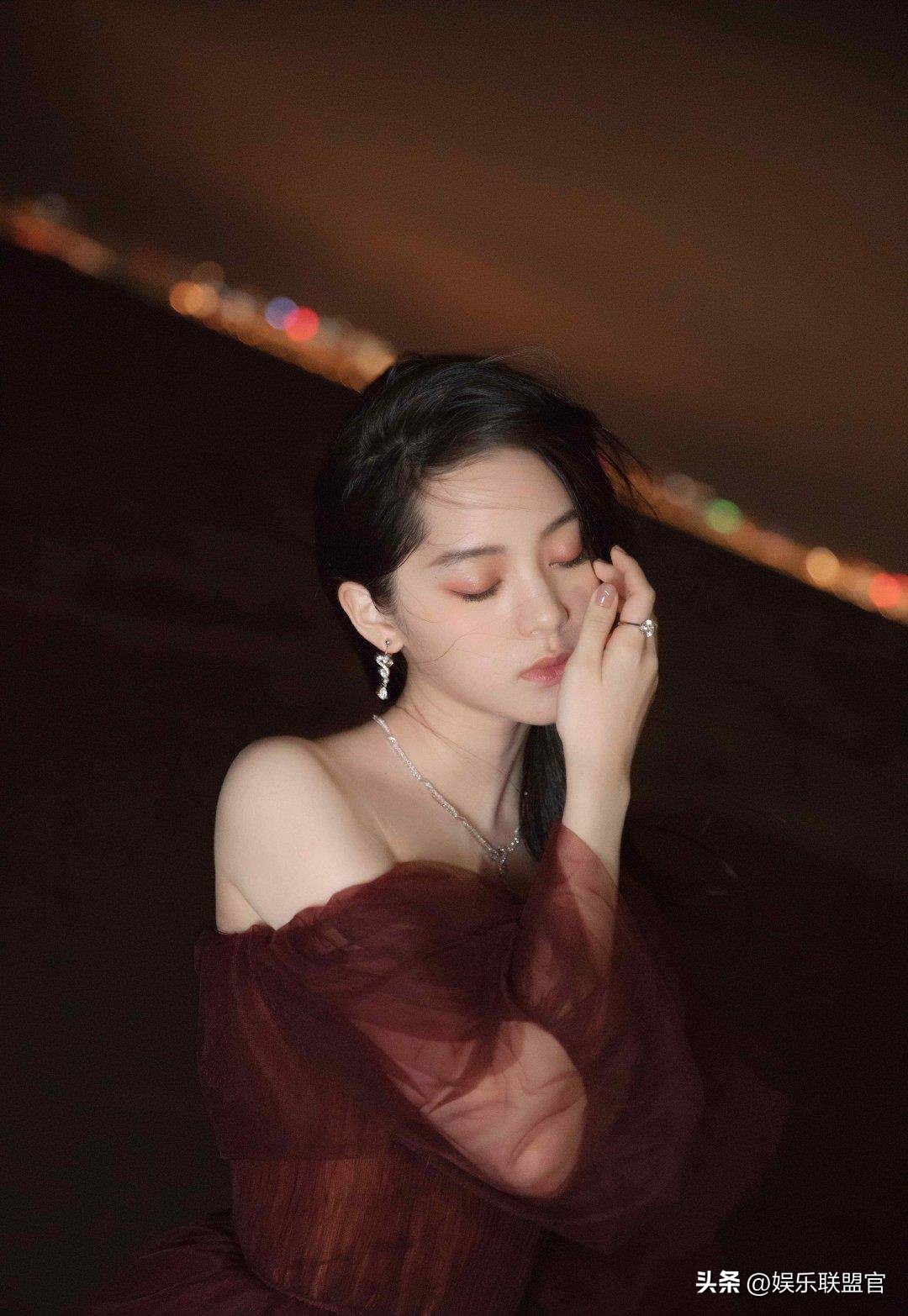 撩汉、乱认爸、男男接吻，这6位明星是没分寸感，还是“耍流氓”