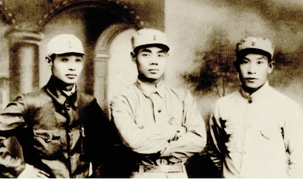 开国中将吴信泉8个儿子、4个女儿，周总理笑道：你们家是航空母舰