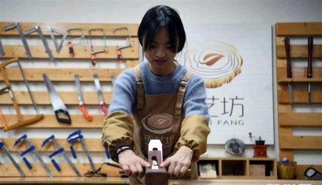 不顾家人反对辞去教师工作创业,几年前不顾家人反对坚持学美术