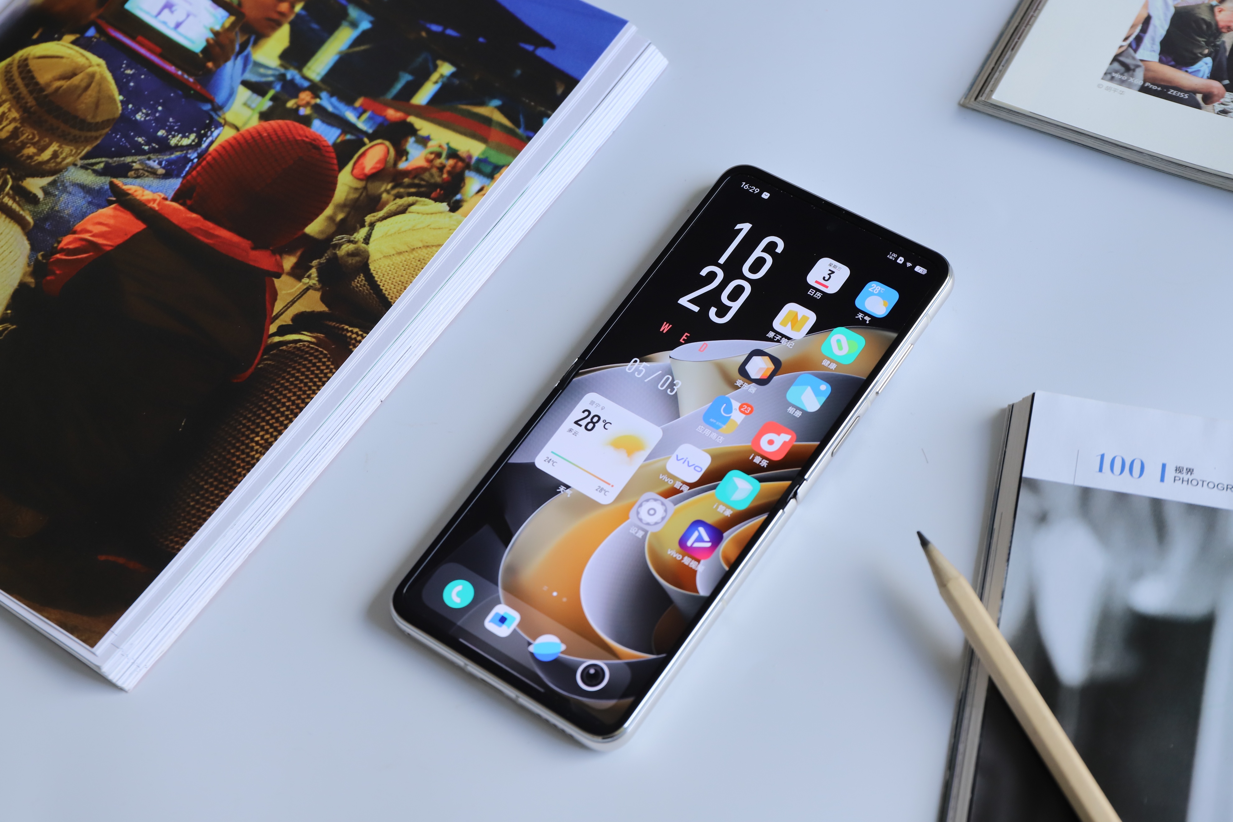 vivoxflip折叠屏手机哪个颜色好看,vivoxflip折叠屏手机怎么样