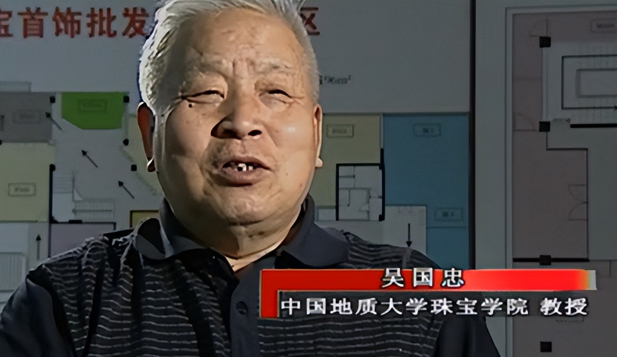 大叔因救人获赠“小石头”，20多年后发现：这是价值2亿的夜明珠