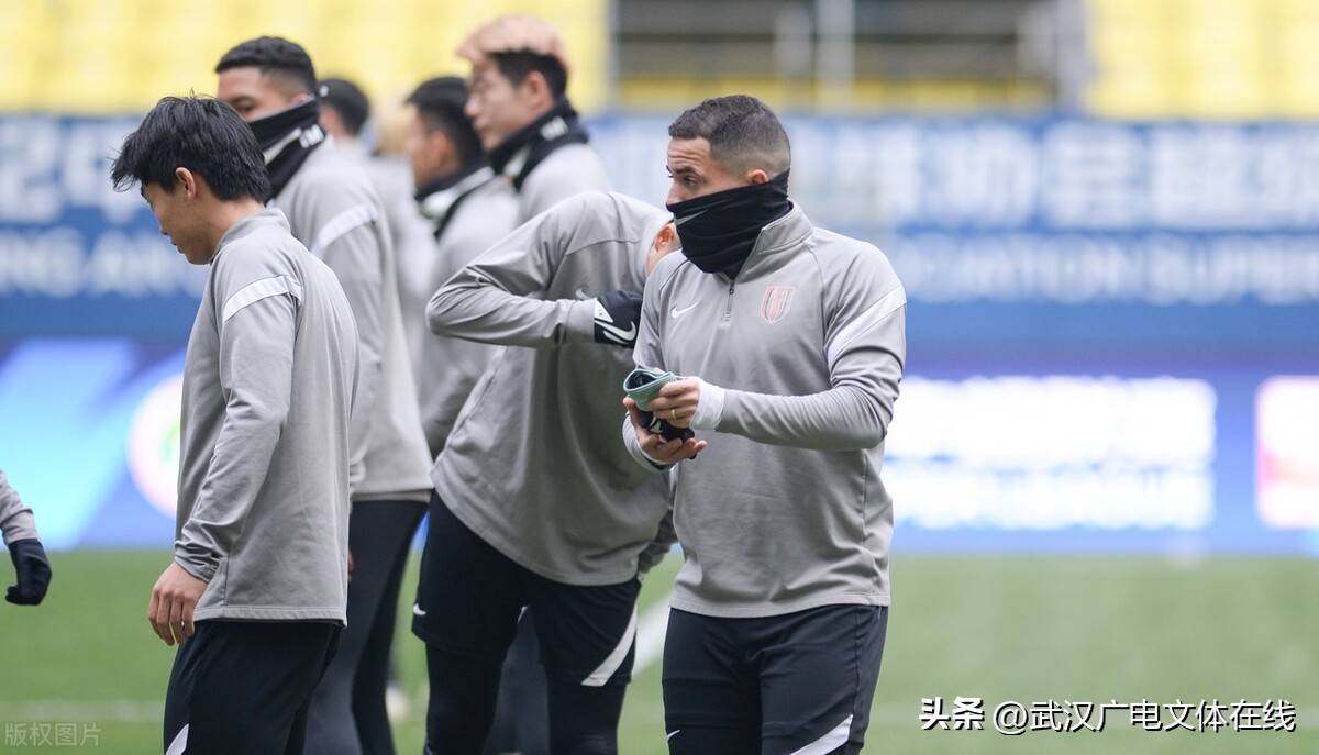 武汉三镇主场看球,武汉三镇比赛球迷现场