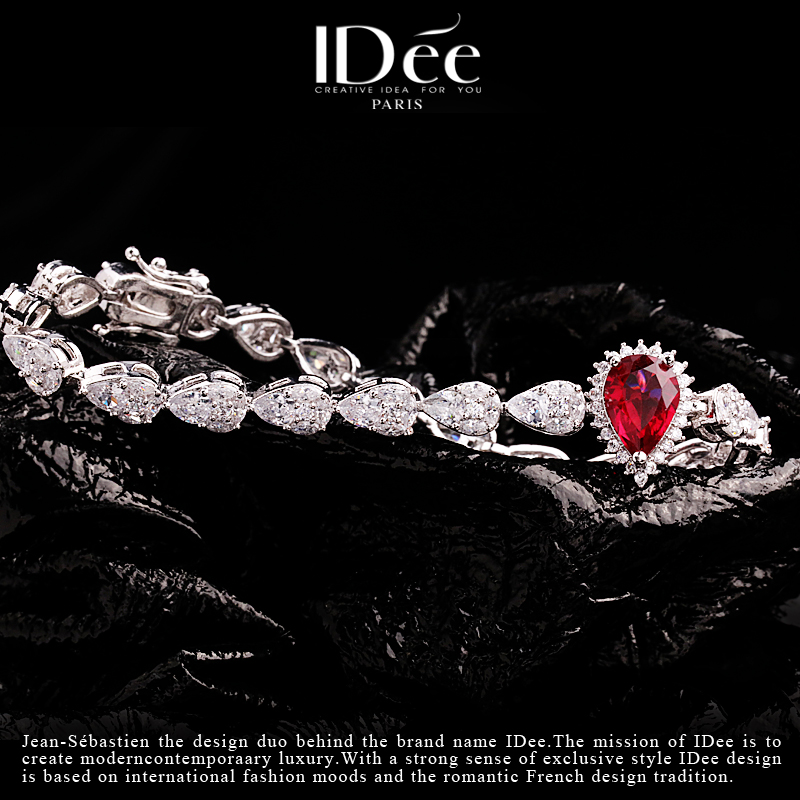 演绎悦己的优雅浪漫——法国IDee红水晶耀钻轻奢手链浪漫腕饰