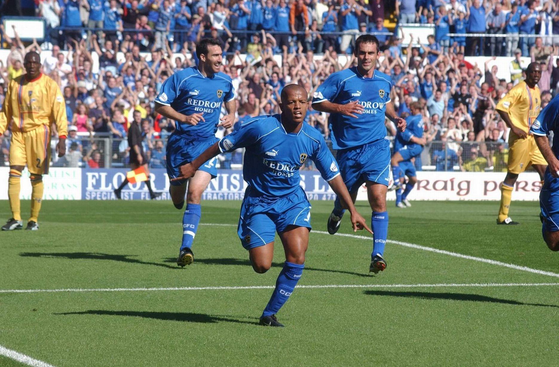 时隔14年英超再现帽子戏法,37岁在英超上演帽子戏法的人