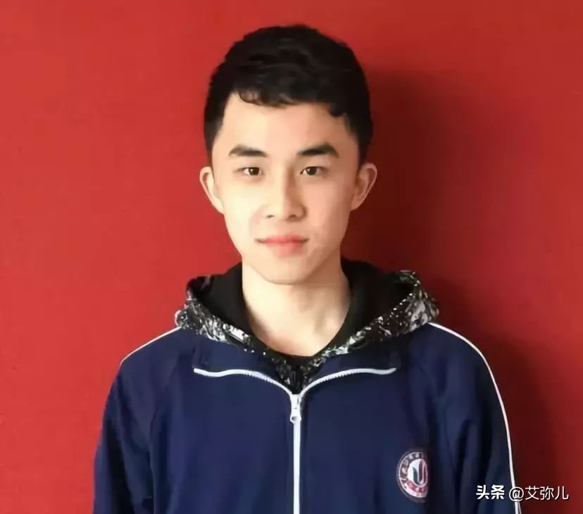 17岁篮球男孩下水救人,篮球少年救人