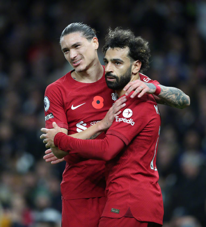 逗妹吐槽：首发了，队长了，打满了，腾嗨：锅背好吧我的罗