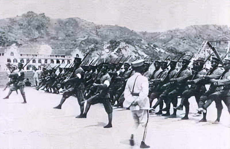 1975年蒋介石临终前,对蒋经国说出不放张学良的原因,张泪如雨下