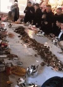 千万不要轻易穿抹胸吃火锅！: