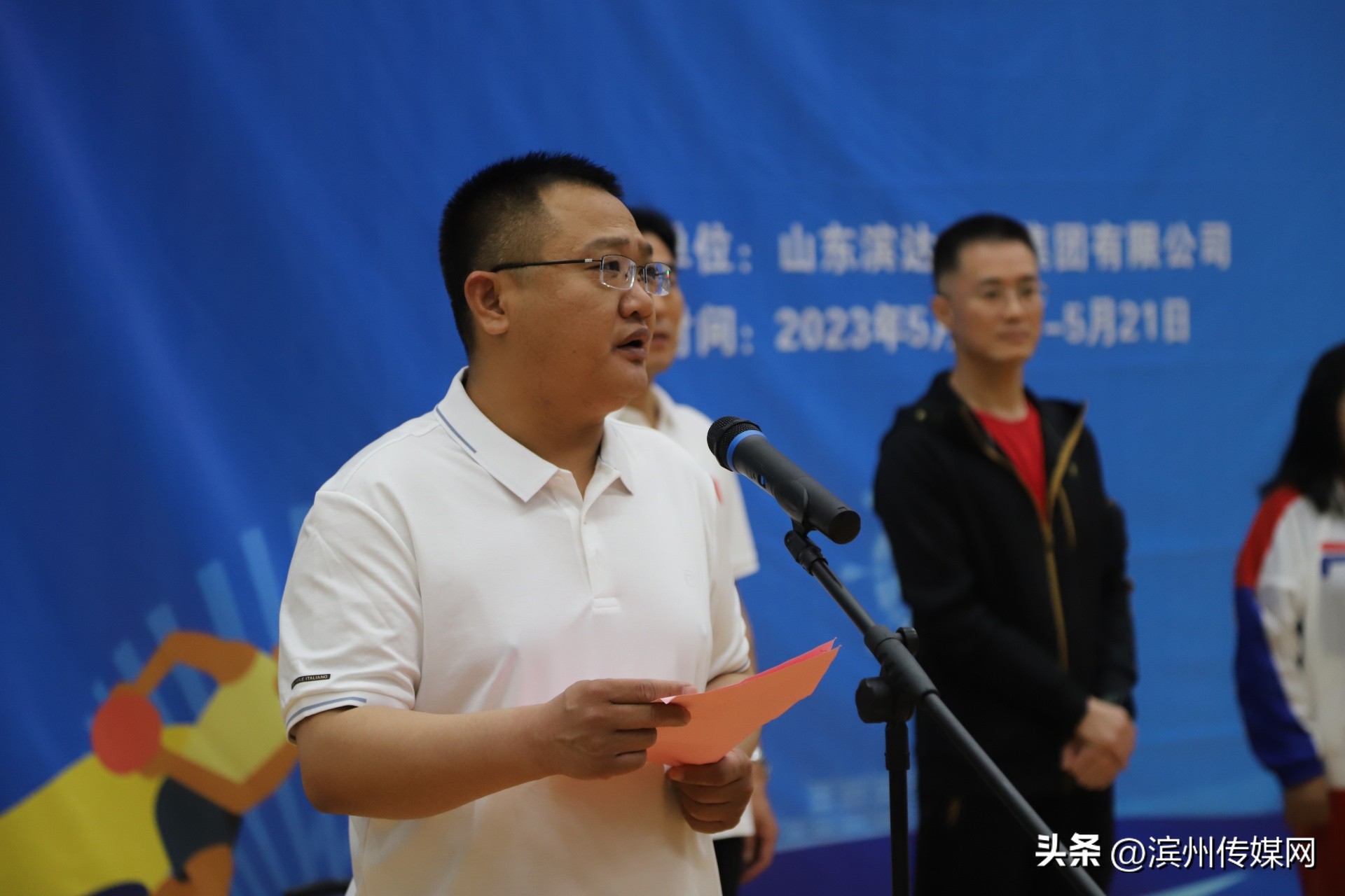 篮球友谊赛邀请其他球队,迎篮而上以球会友篮球友谊赛