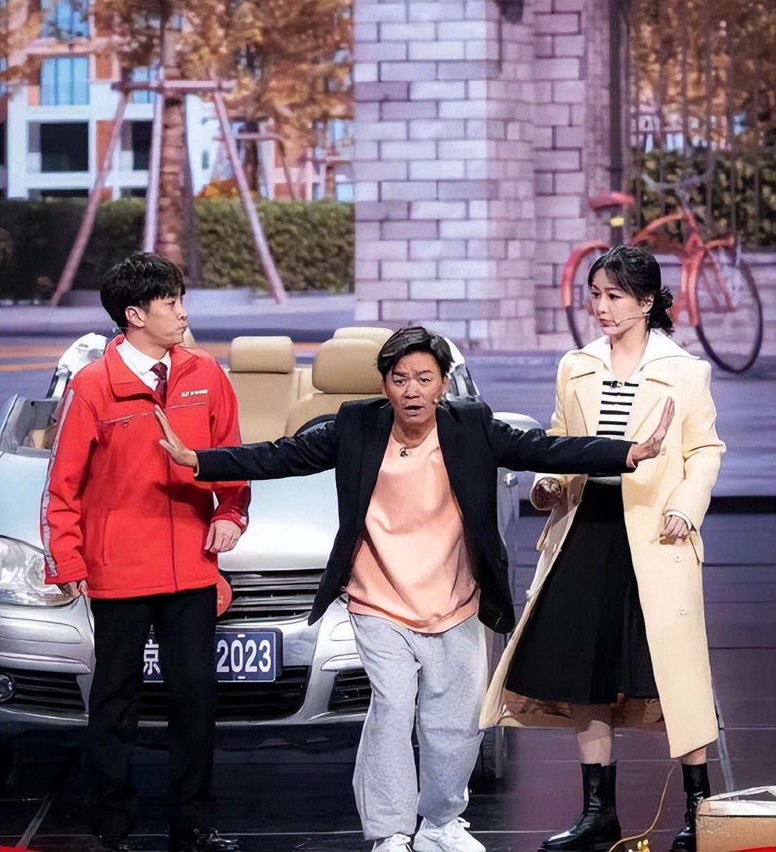 事实证明，41岁的王宝强，已经走上了另一条大路