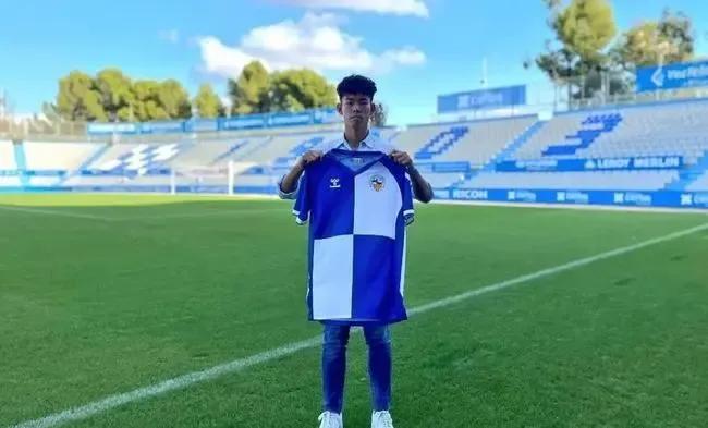 国足4大潜力新星何小柯,国足留洋何小珂