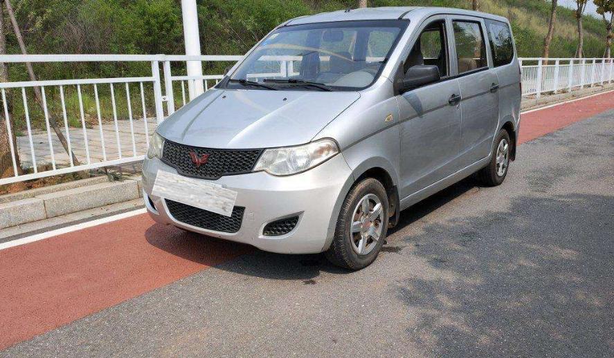 曾经统治车市，“神车”五菱宏光为何变少了，是穷人变少了？