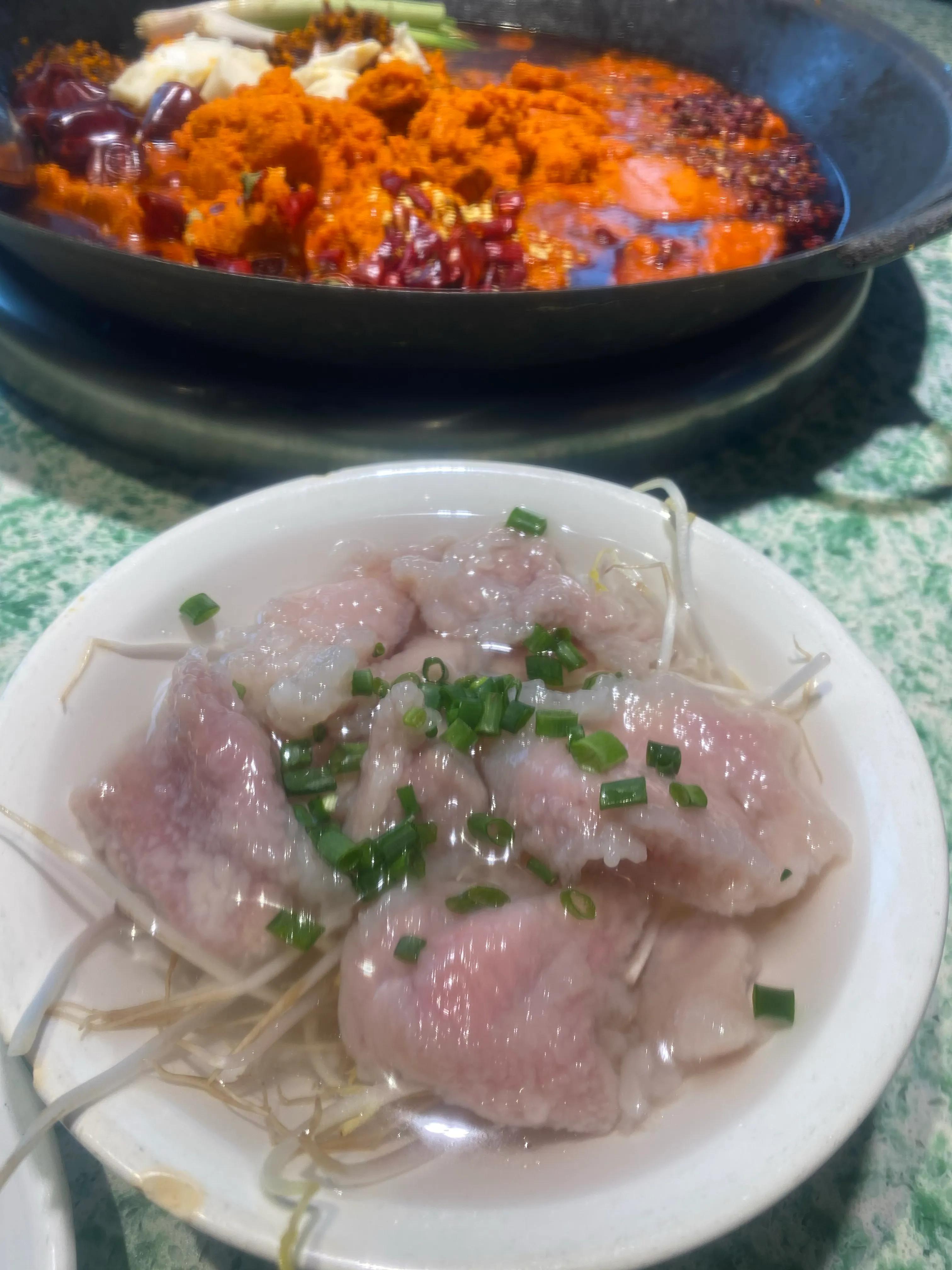 成都这家火锅店充满情怀适合闲聊,成都这家壕得不讲道理的自助火锅