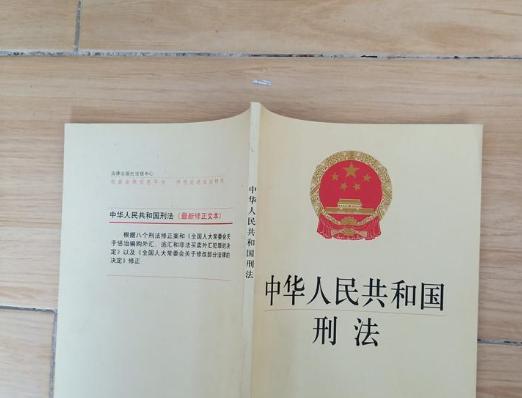 撞死你没商量宁波女司机撞死男子，撞了五次后淡定下车离开