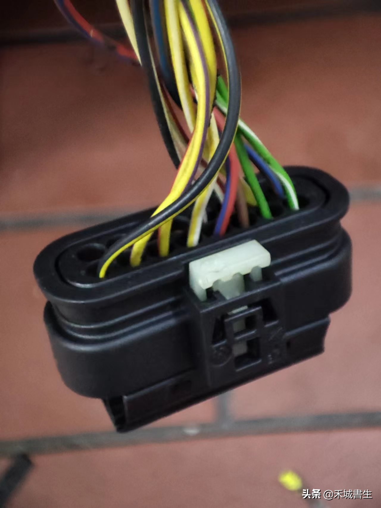 奔驰线束插头怎么拔,奔驰各个线束插头讲解