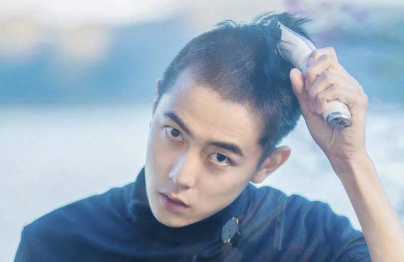 自己剪头发最简单的方法男士教程,头发厚的男发怎么剪