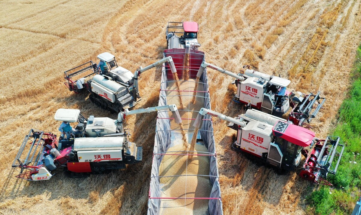 雷沃谷神rg70和沃得118哪个好,雷沃谷神收割机和沃得