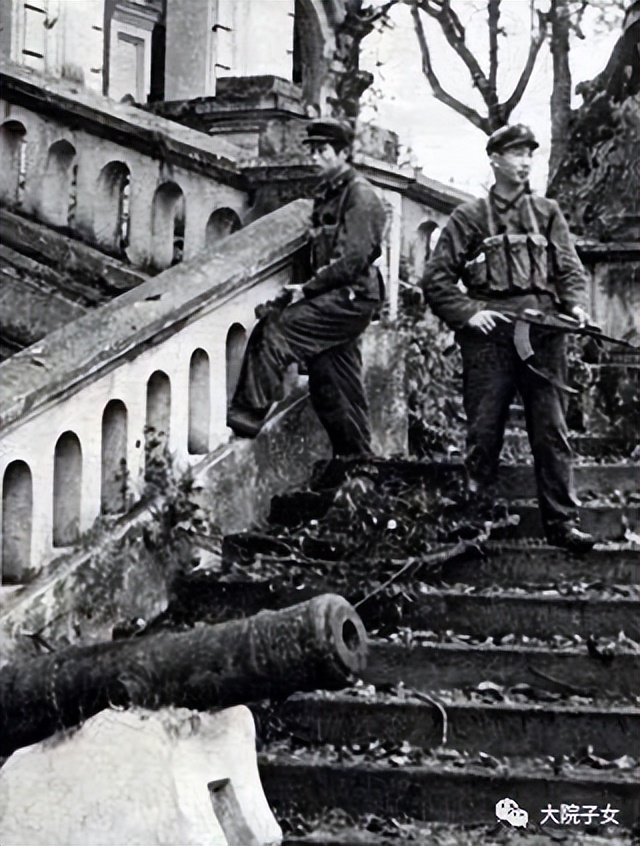 对越自卫反击战高校,向参加过自卫还击的战友们敬礼