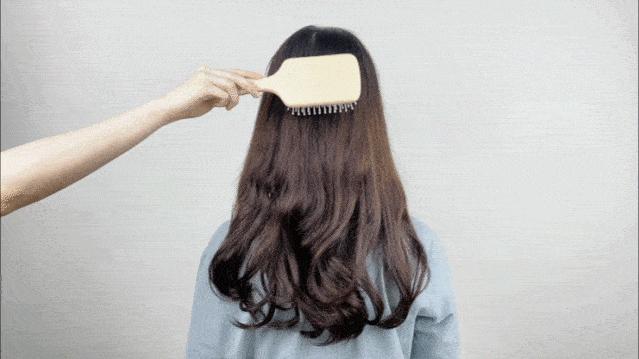 中医养生梳头方法,掌握这四个技巧梳头能养生